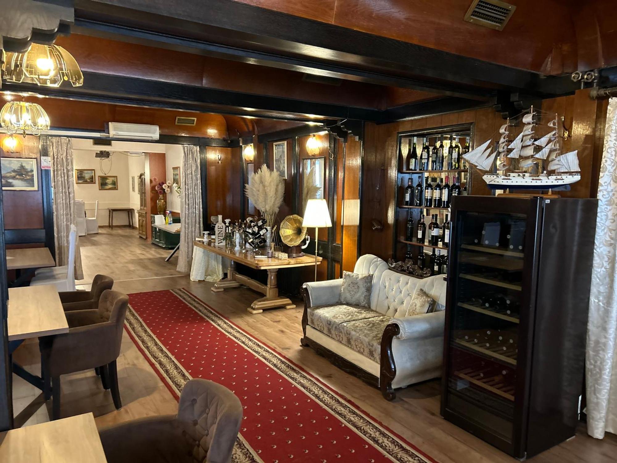 Hotel Martini Zagreb Hotel And Restaurant Sesvete Kültér fotó