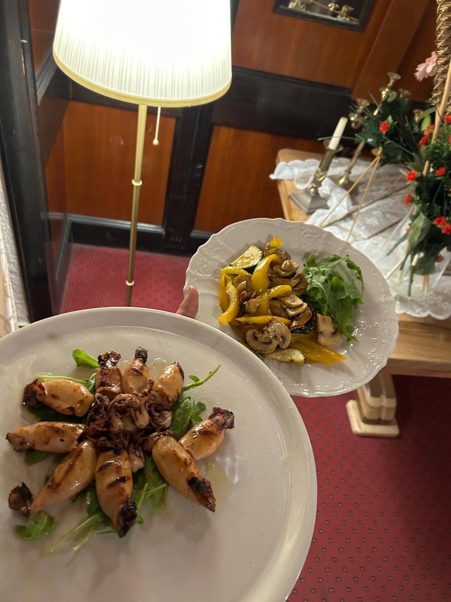 Hotel Martini Zagreb Hotel And Restaurant Sesvete Kültér fotó